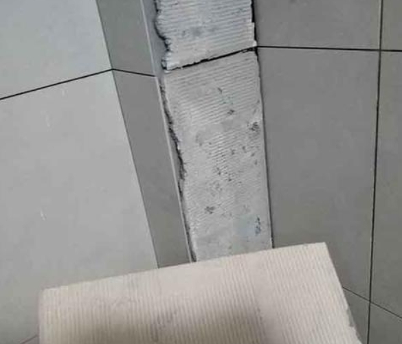 余庆瓷砖空鼓维修公司分享下厨房瓷砖脱落的补救措施。